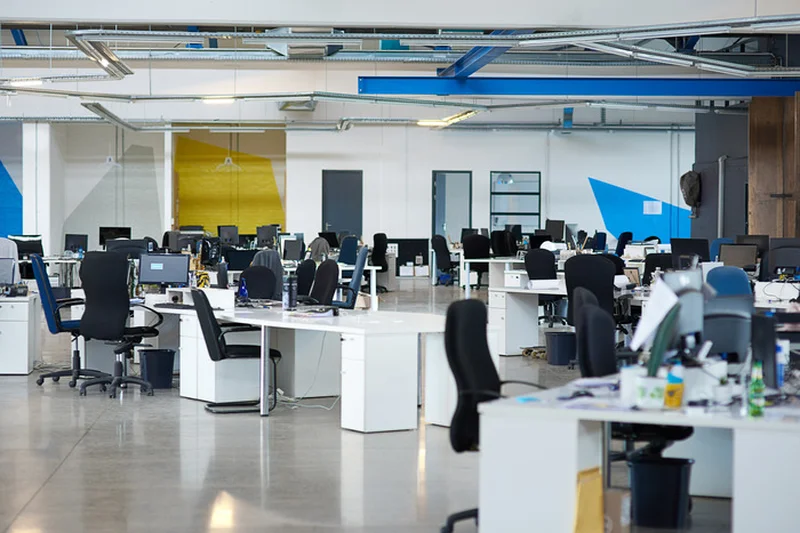 Affordable commercial office cleaning service in Chicago workspace